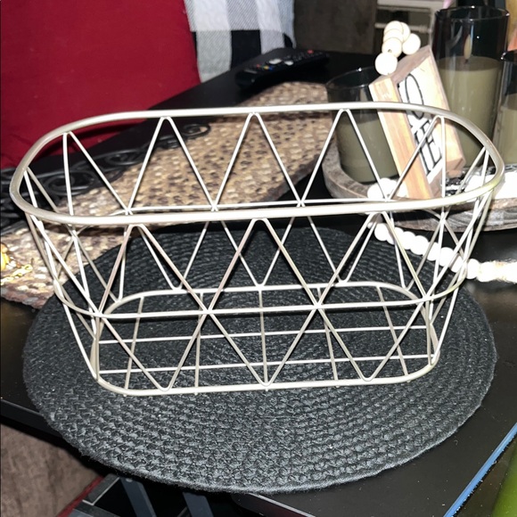 Other - Geometric metal Basket in Silver, sturdy